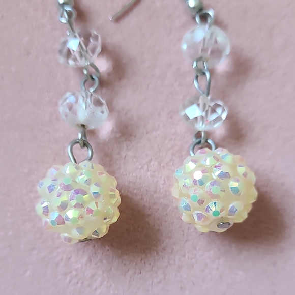 Elegant Gold And Cream Drop Earrings Set - Picture 11 of 12